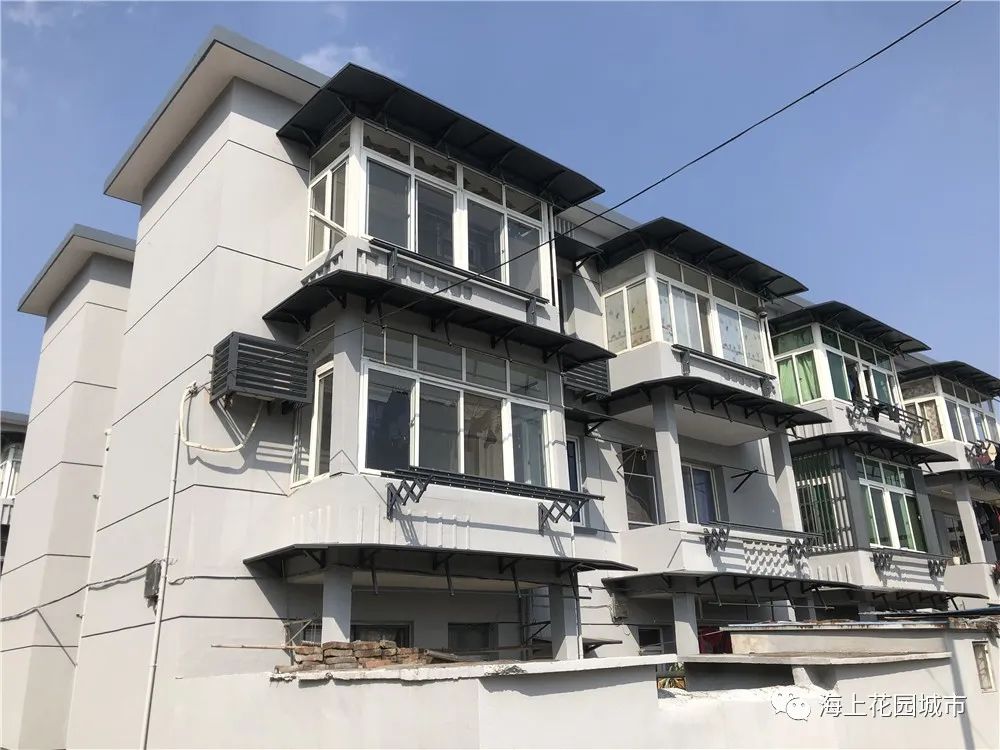 小區(qū)里設(shè)計(jì)兩棟回遷房