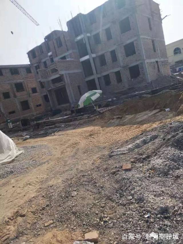 并且在沒(méi)有施工證的情況下持續(xù)違法施工