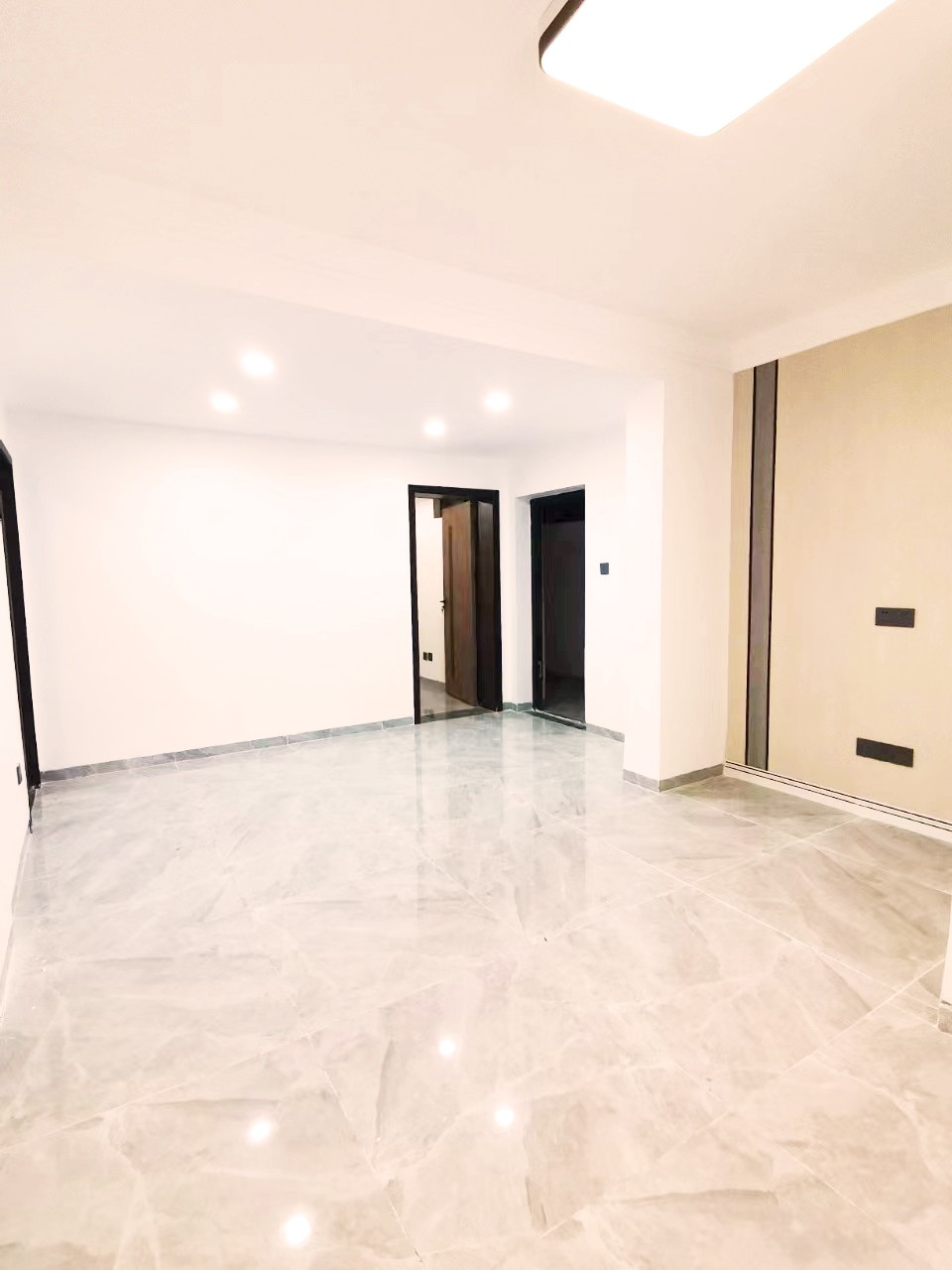 深圳布吉小產(chǎn)權(quán)房|東 城 花 園，首付15萬/套  地鐵口200米